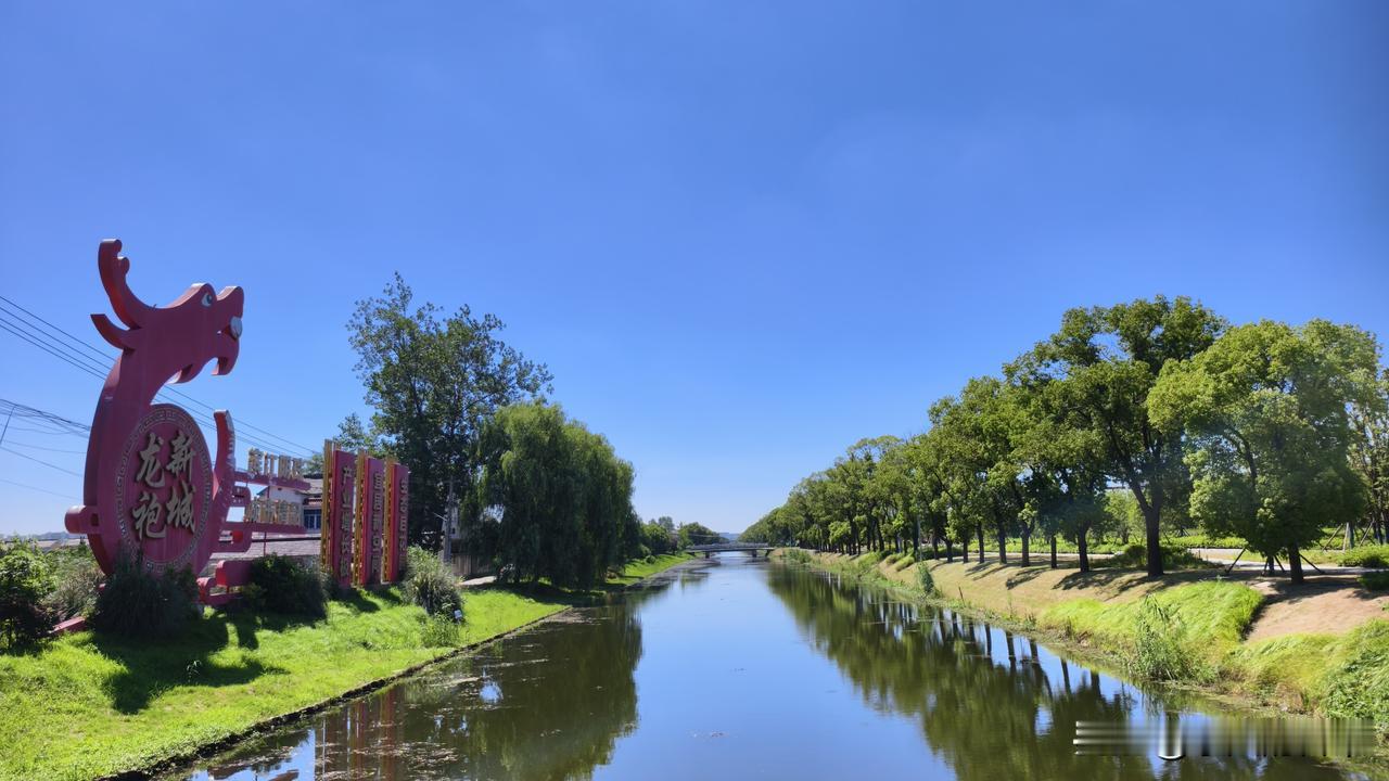 天气再热，也挡不住老俩口自驾游，出去玩一天。

今天没事，老伴他开车，我们俩去扬