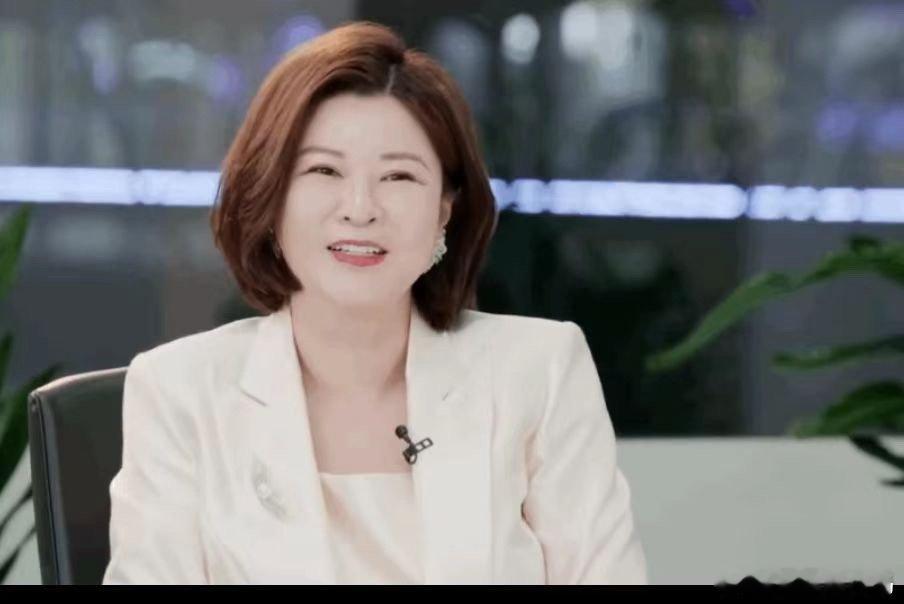 刘骙自称其“正职”是“全职子女”，即长期在家与父母共同生活，接受父母对其日常生活