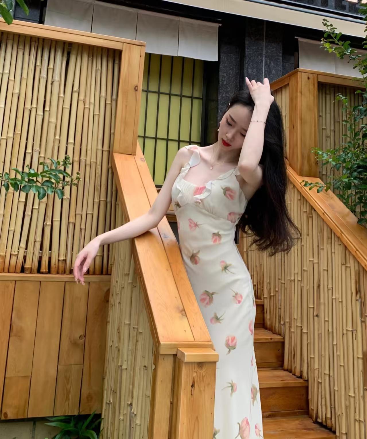 不怕大家笑话 ，评论是我唯一的社交，
看到红色消息我能开心一整天
我越平静 我的