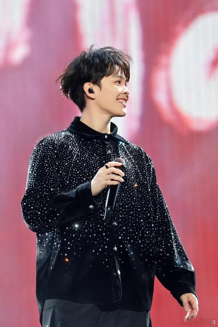 歌手排名 那些反复推翻的编曲、熬过的夜，都在舞台上化作了光芒。尤长靖拿下月度第四