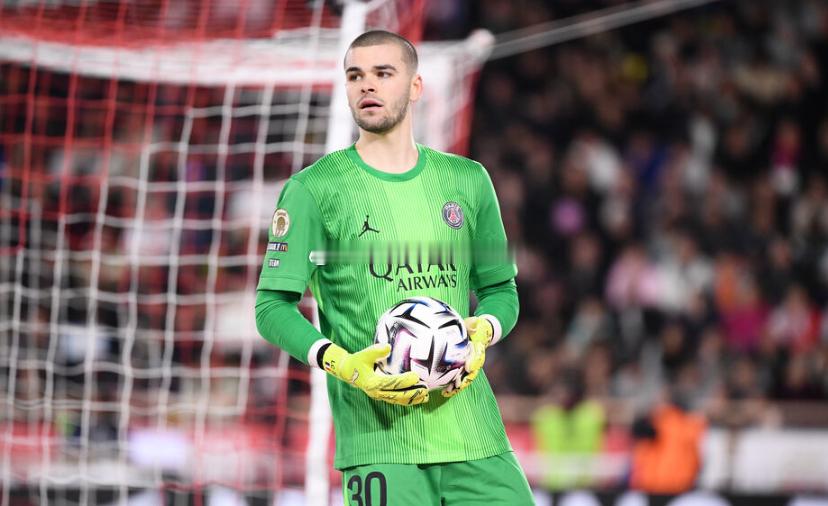 据《巴黎人报》报道，巴黎圣日耳曼门将舍瓦利耶因脚踝伤势仍未痊愈，极有可能连续第二