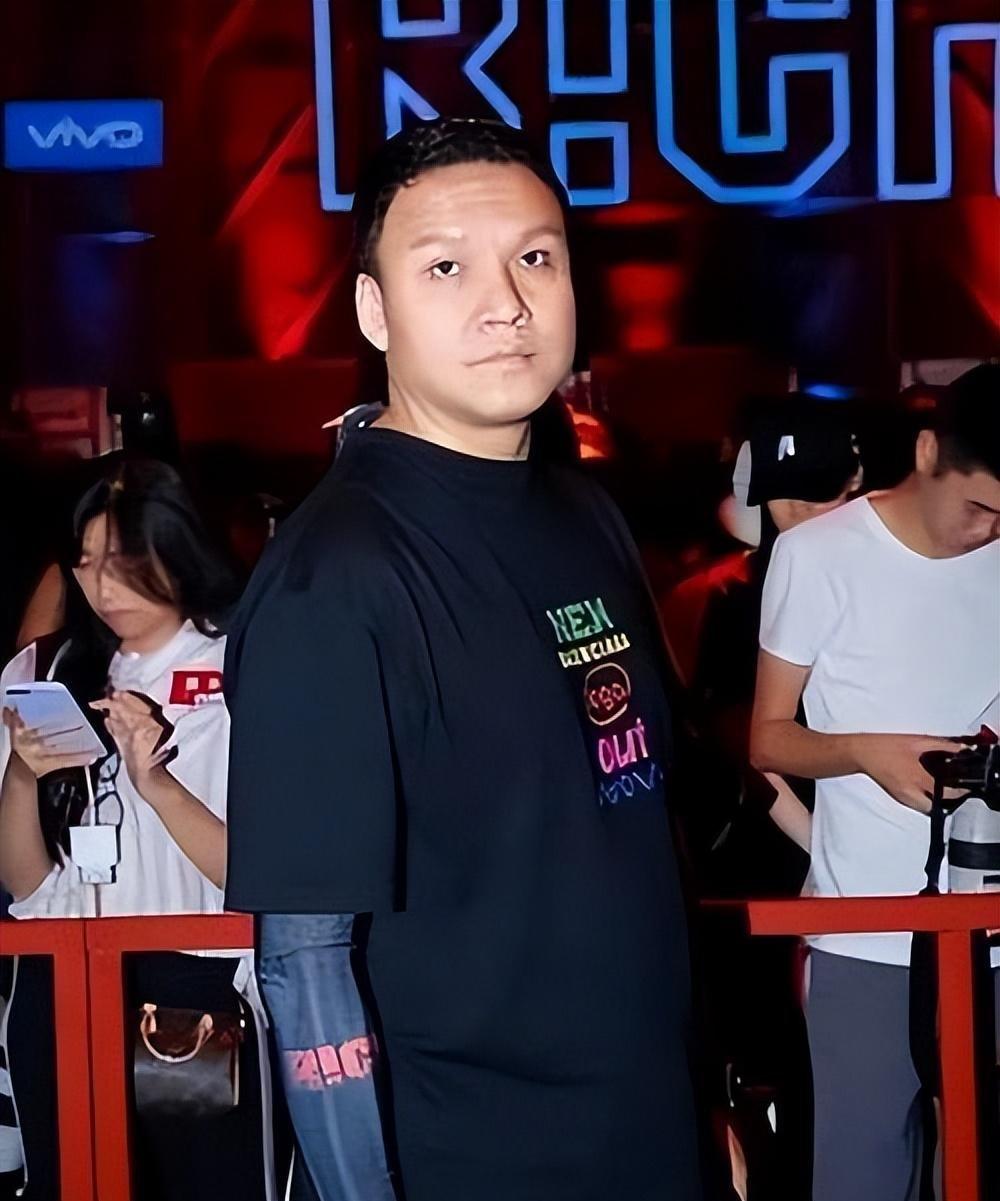 这才是今天娱乐圈最大的瓜！

乃万撕破脸了，车澈一个劲的说对不起，原配冷眼旁观。