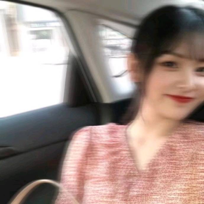 可能生活会有太多的不如意和无可奈何，可总归还要努力一点开心一点想开一点。  