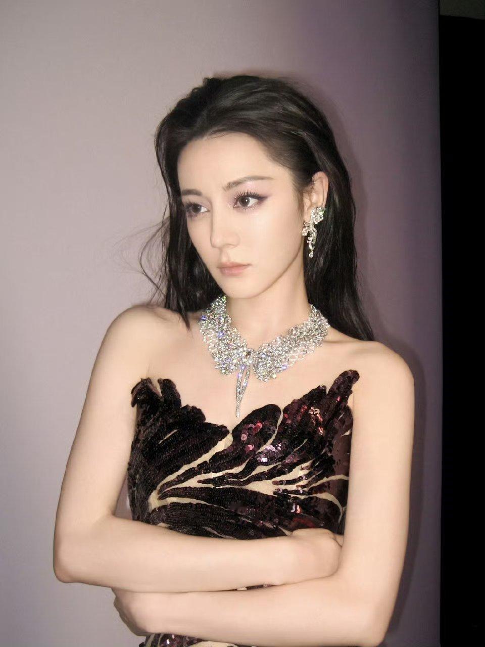 给迪丽热巴的七夕星河情书dlrb迪丽热巴钰珑   「爱丽丝的星河」营业中 “其实