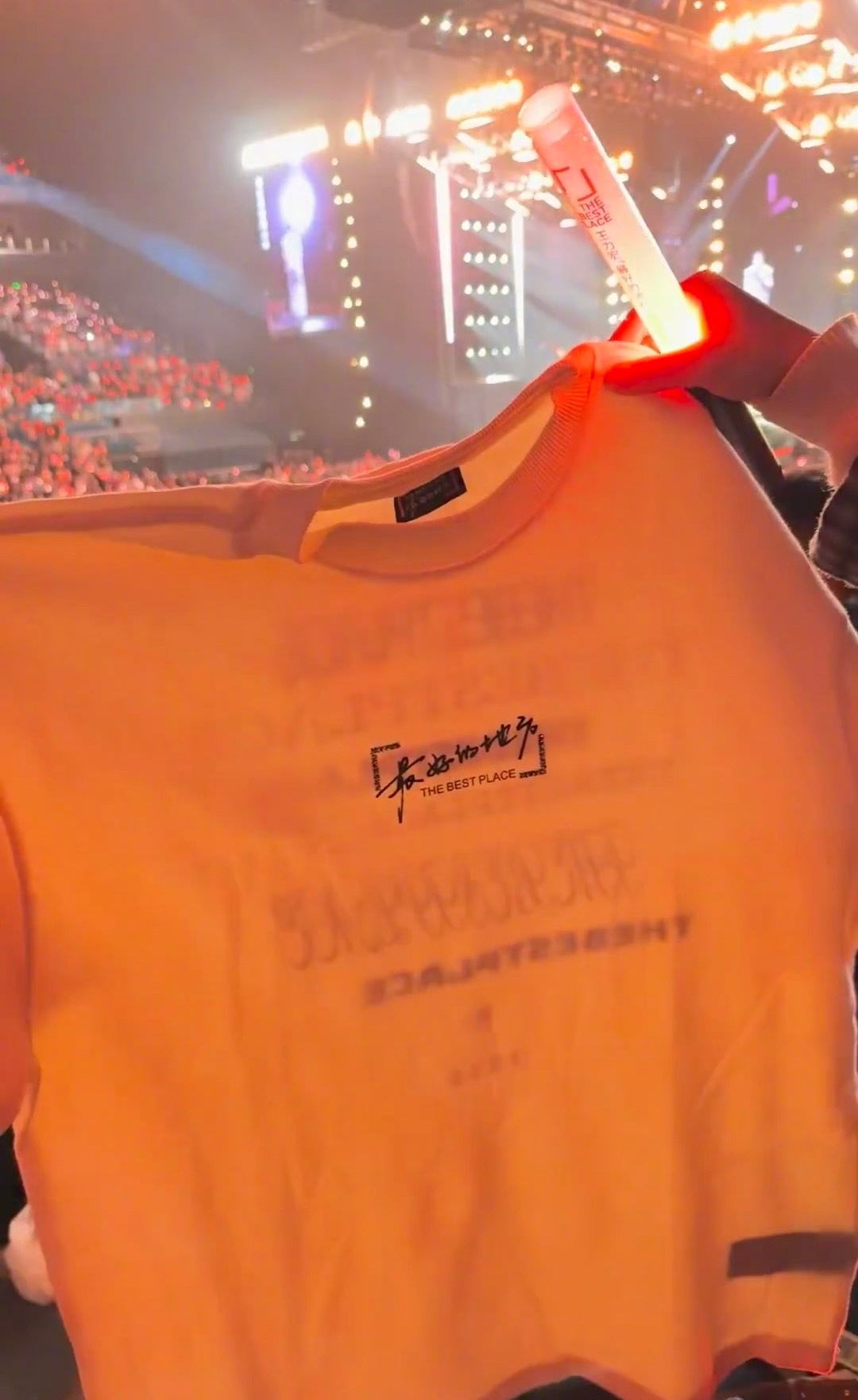 来王力宏演唱会连唱带玩带拿 不是，谁家演唱会能像王力宏演唱会这样连唱带玩带拿啊！