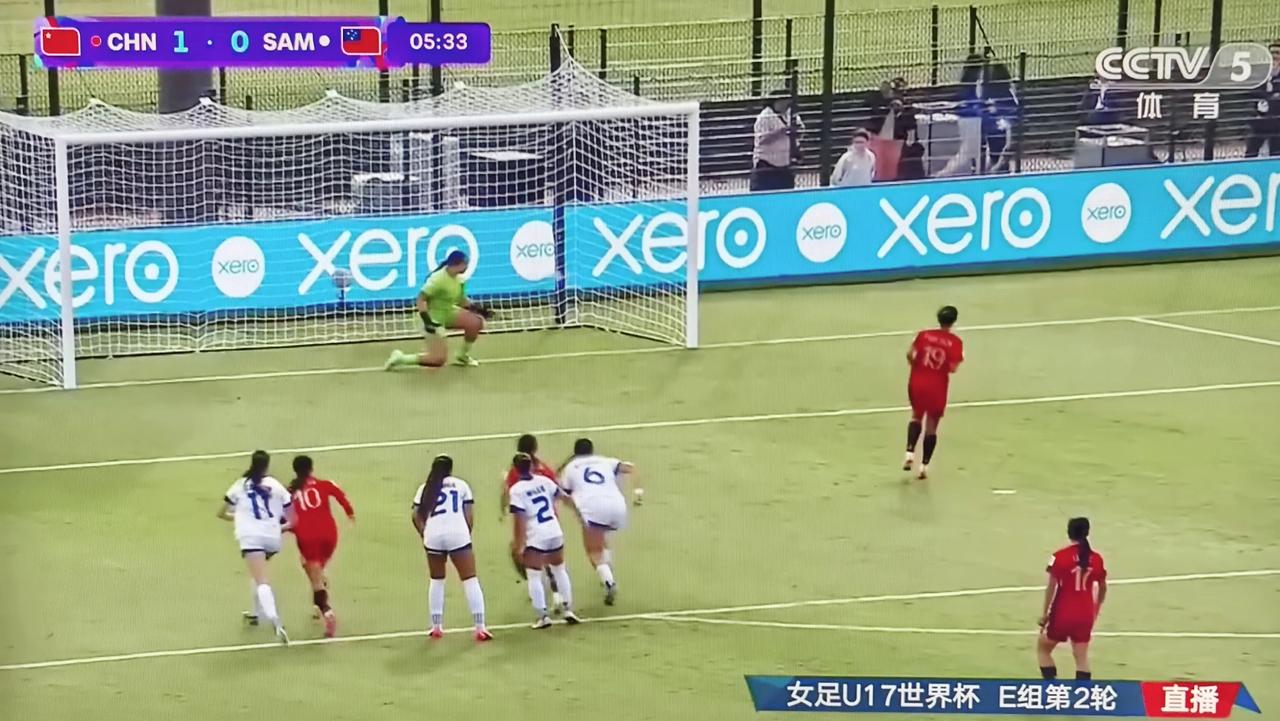 开场2分钟，获点球！方珍珠命中！1：0，U17女足世界杯第二场，领先萨摩亚！
对