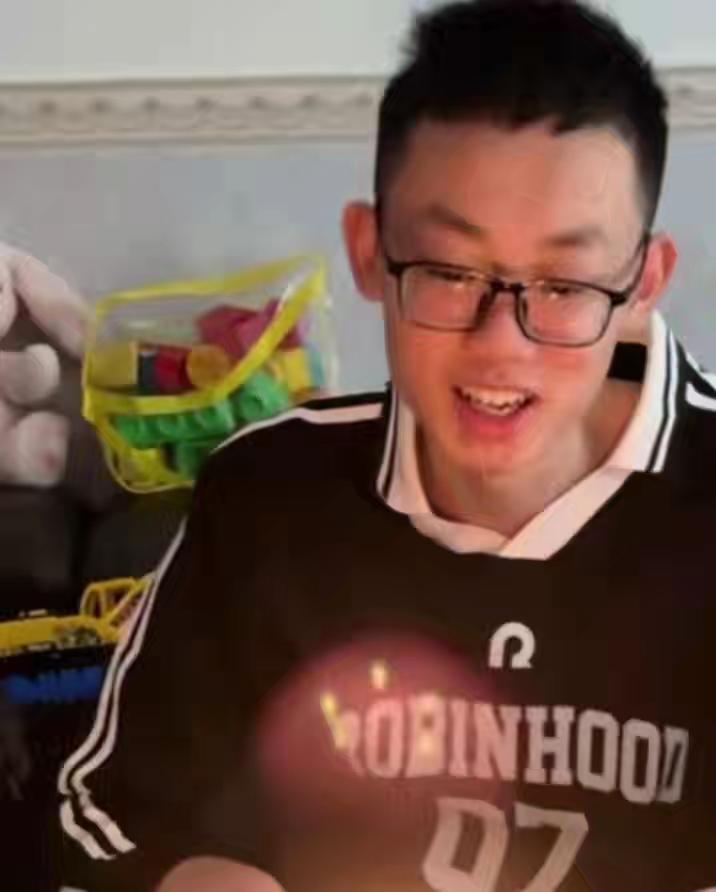 帅，离我们一点点的远去可是心里就是放不下对你思念。