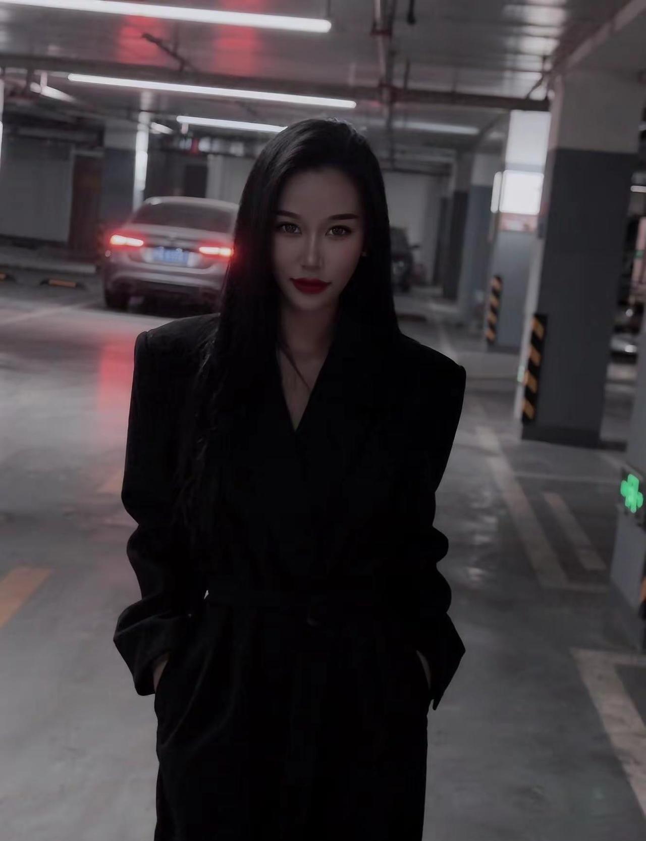 2026年  新年的愿望是  兜里的钱要像男人的钱一样够花黑色系穿搭