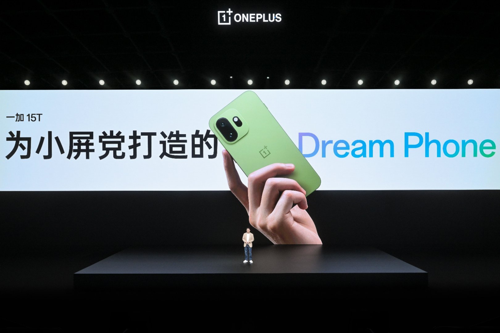 对注重性能与续航的用户而言，小屏手机想要同时拥有极致的游戏体验和超长续航往往需要