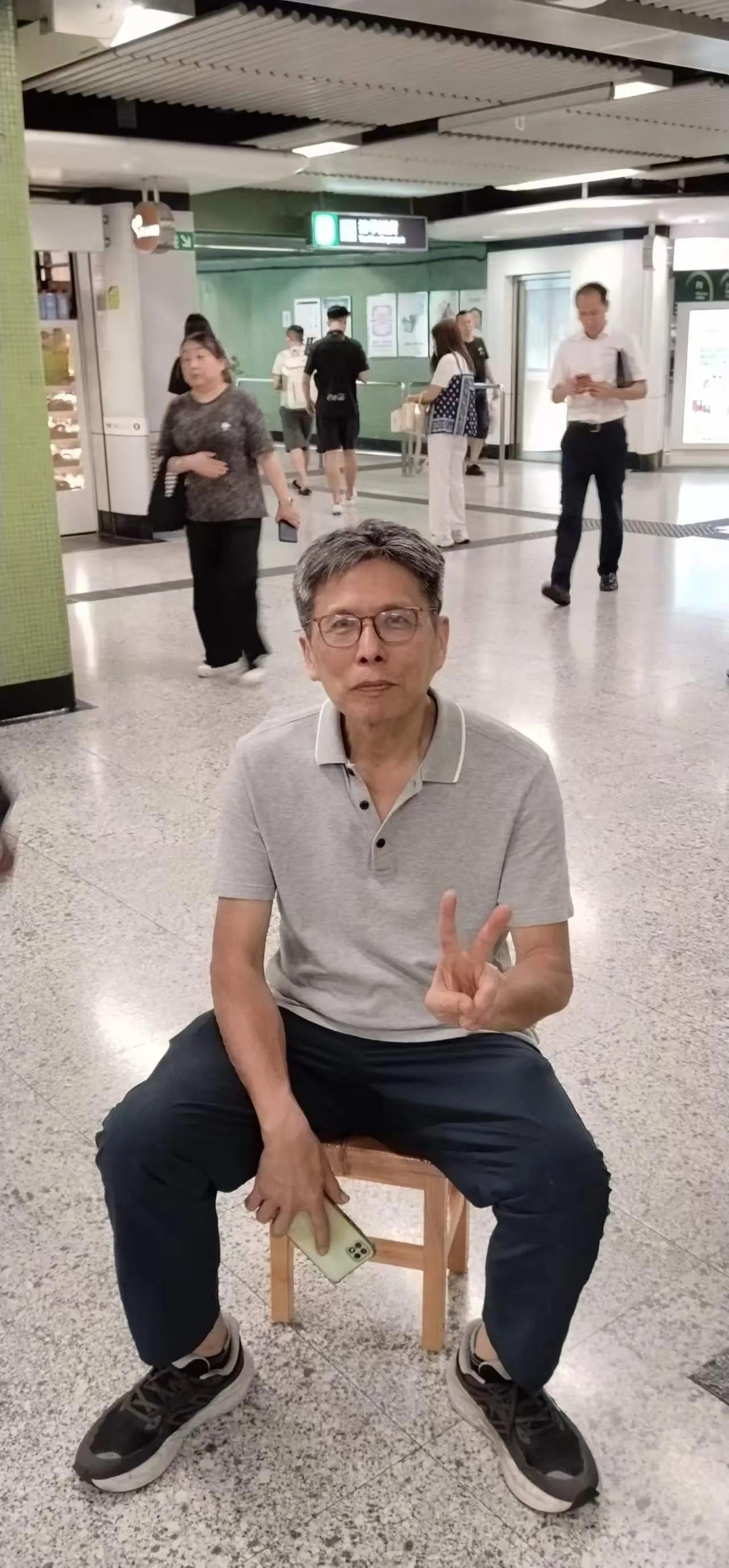 昨星期天走九龙佐敦裕华国货，中式家具琳琅，港地硕果仅存的冠名国货门店。目的老婆要