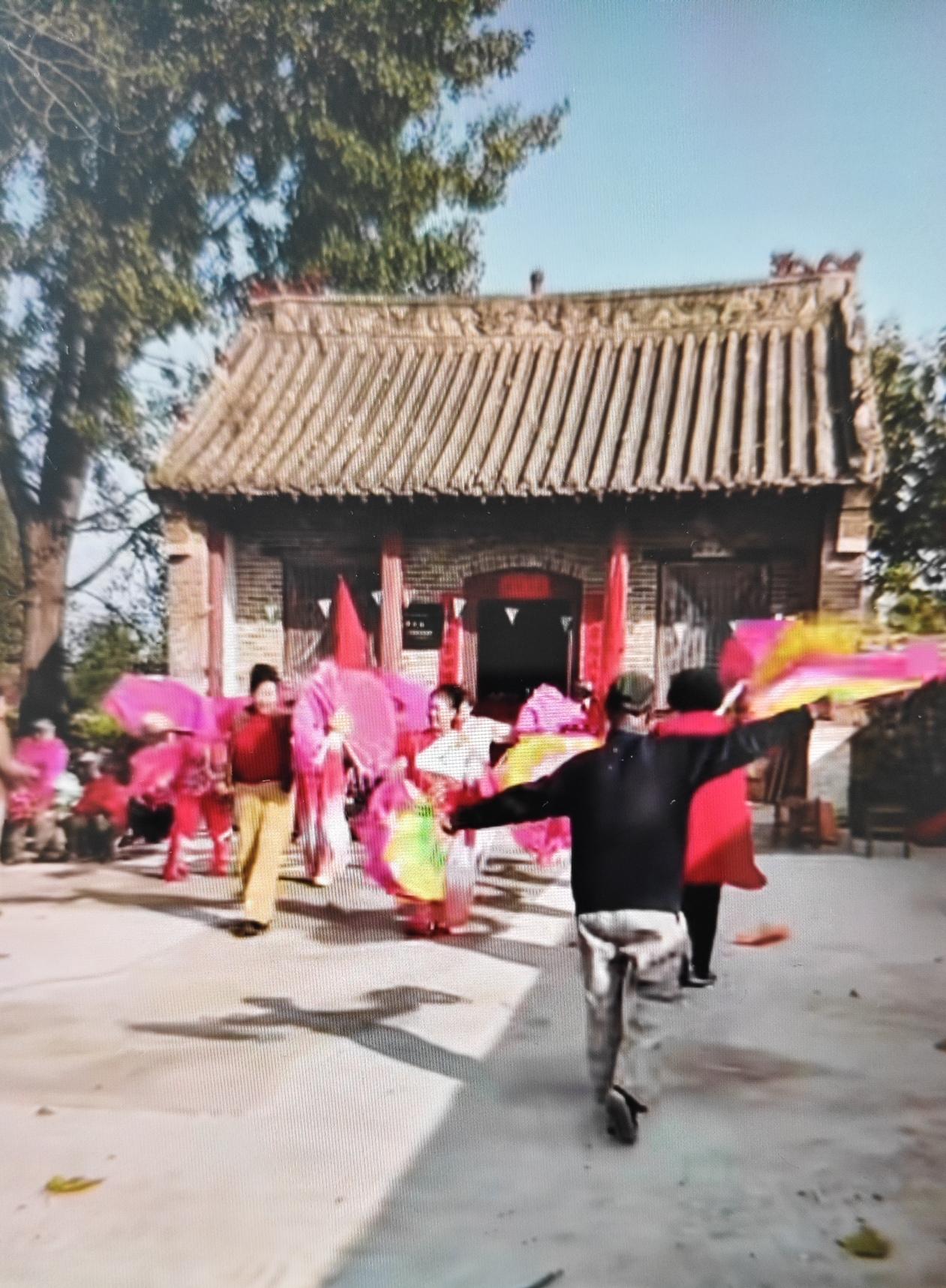 今天是农历六月初八，青岛平度市古岘镇乔戈庄村李老爷庙逢庙会！李老爷庙位于乔戈庄村