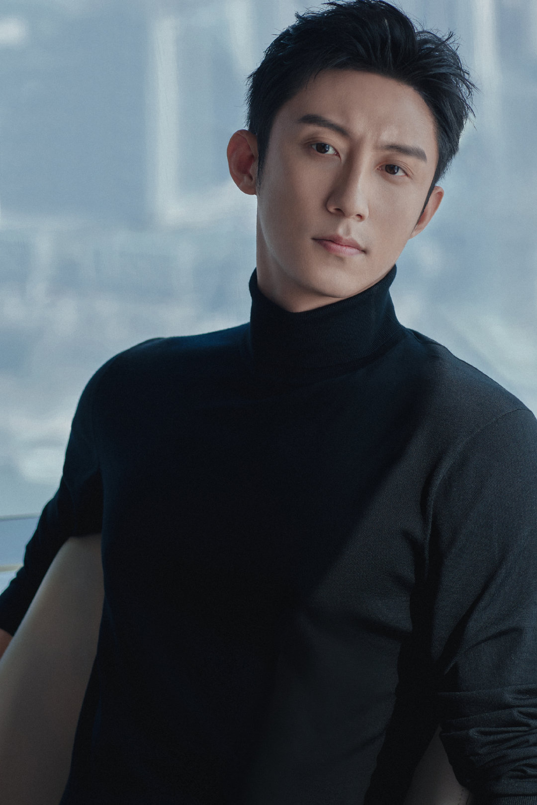 黄景瑜黑色紧身毛衣造型，果然是男人战衣，完全老公级别简直不要太性感[awsl] 