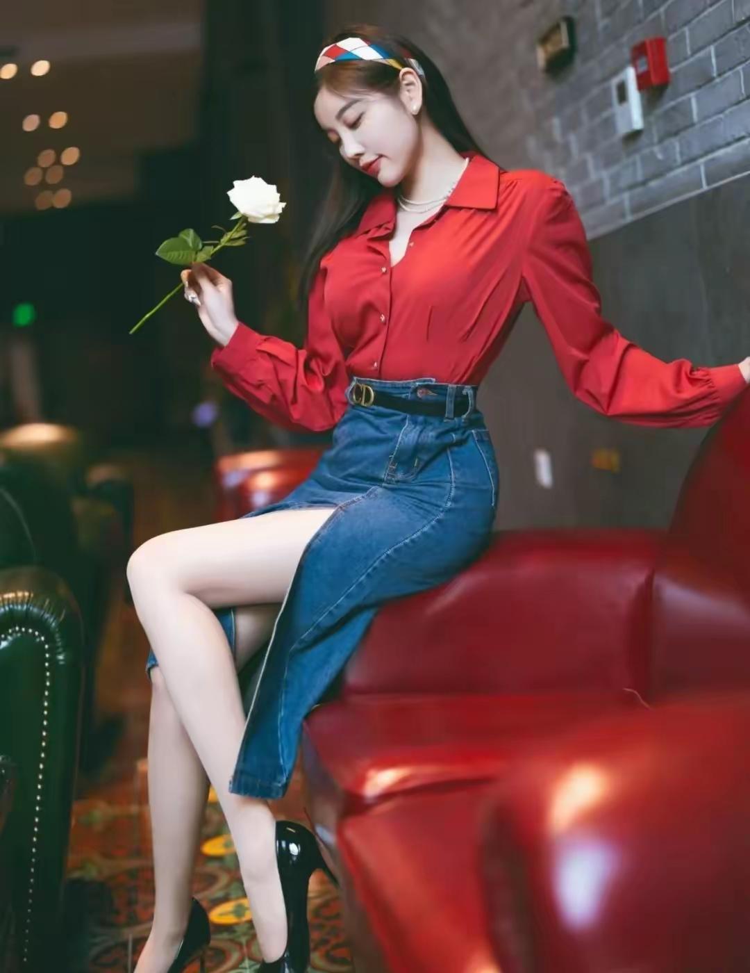 看似色彩杂乱，但也聚点突出
——真白，那朵花