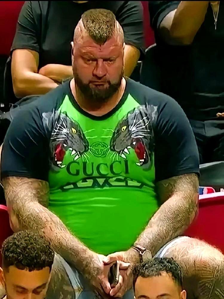 所谓的理智，只是因为底线被践踏得不够深。
 
雷霆主场，无球跑动的约基奇被多尔特