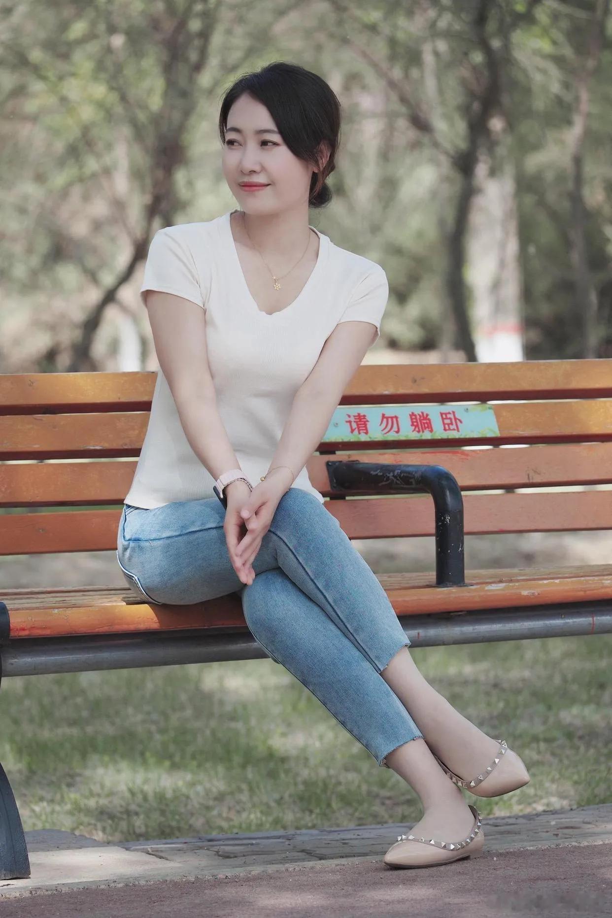 温婉可人的气质美女