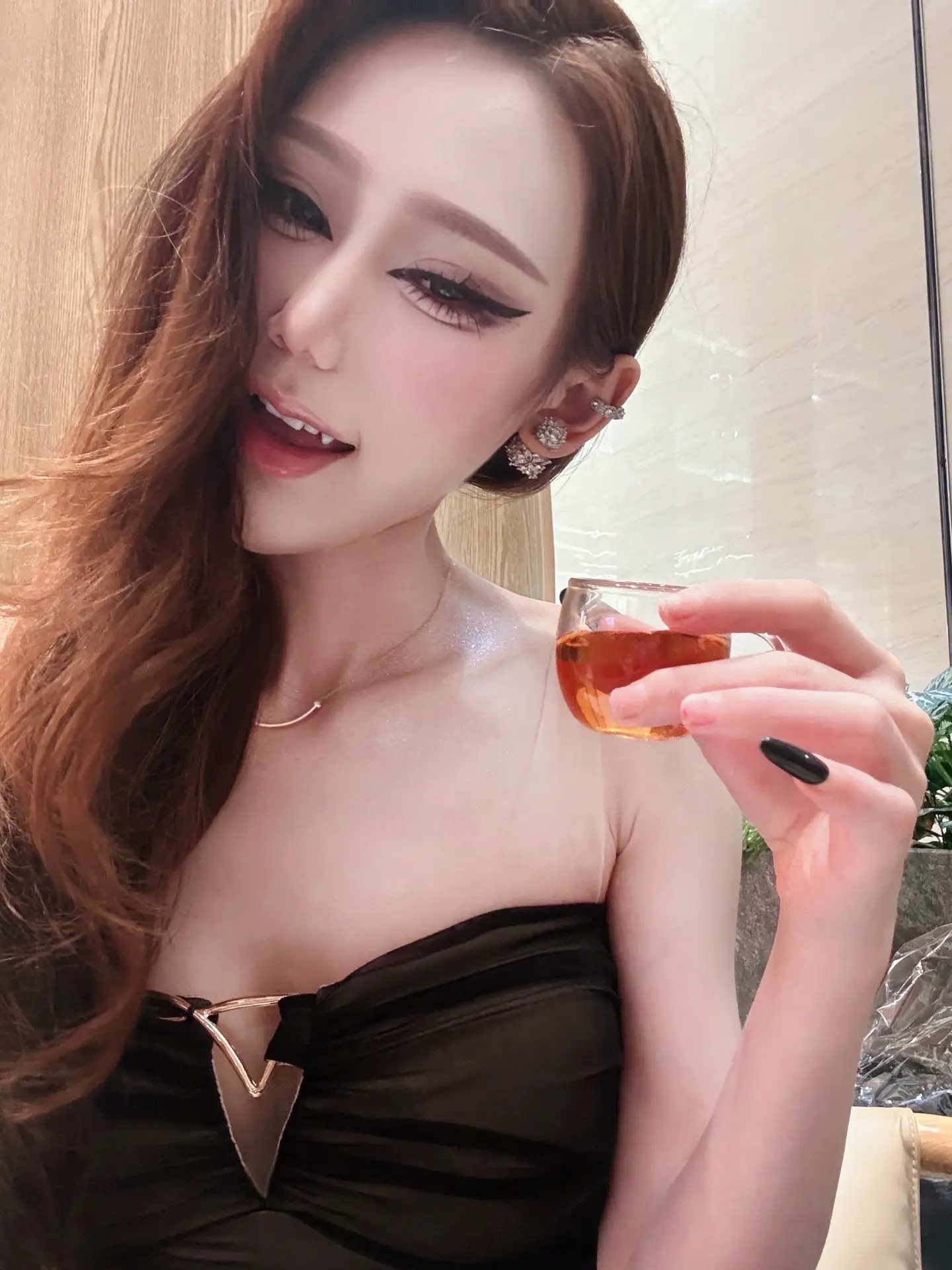 咖啡馆的那个座位 我在这里盼望着谁归