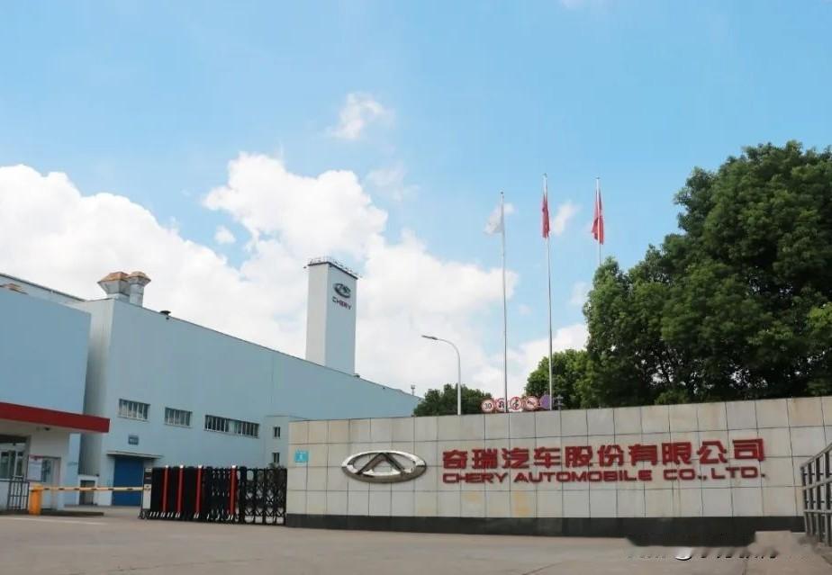 中国汽车出海“三巨头”，在“洋人”眼里的地位：
1、比亚迪，6月出口17.5万辆