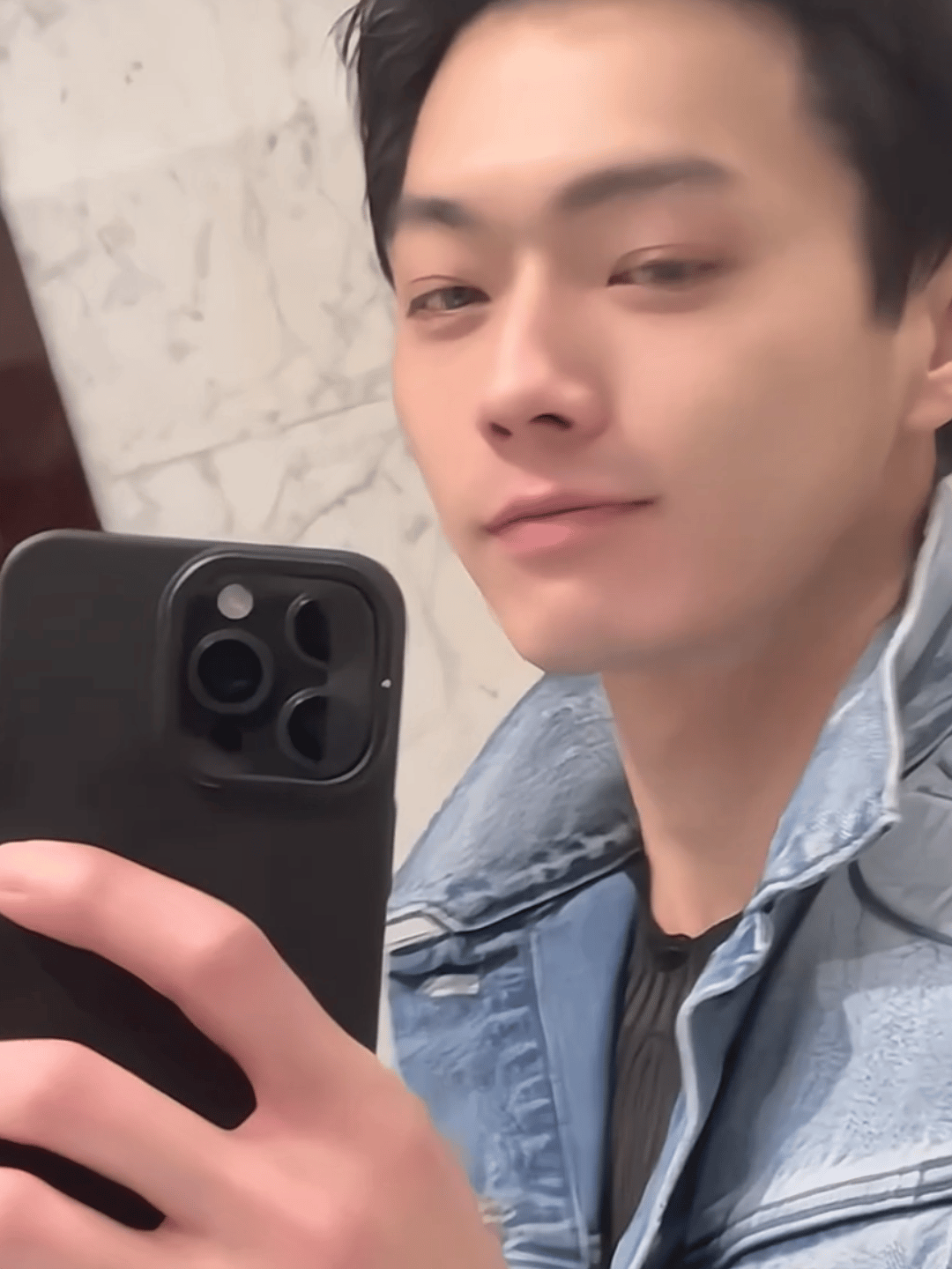 许凯冬至自拍好可爱啊 