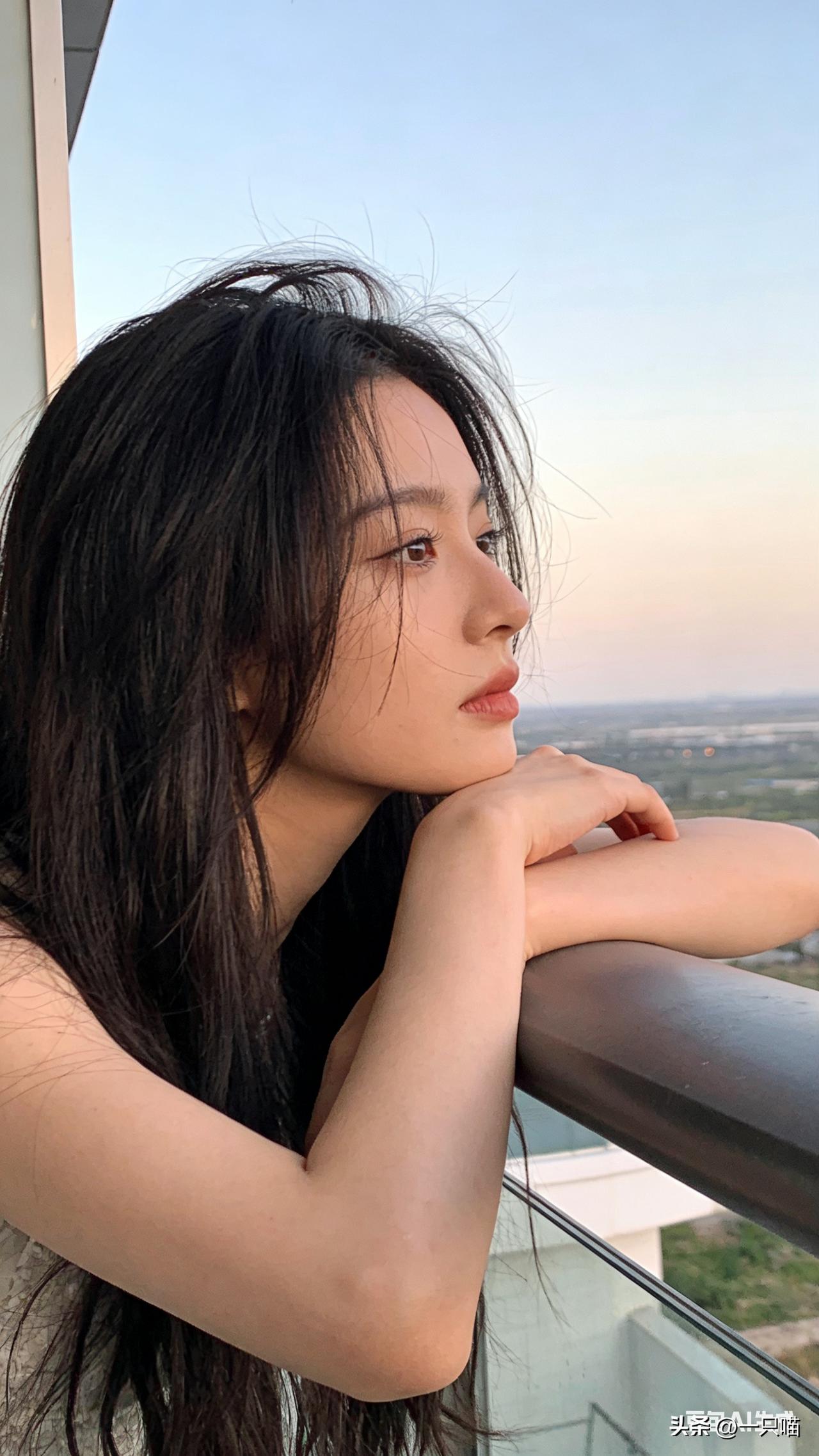 一个家里，
如果女人不再需要男人帮忙了，
那这个家，多半离散不远了。
女人愿意开
