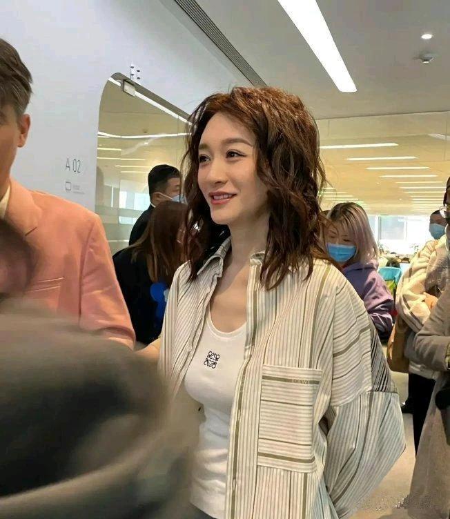 这是46岁李小冉的真实状态，李小冉医美了吗？
#你喜欢李小冉吗# 
#女星的魅力