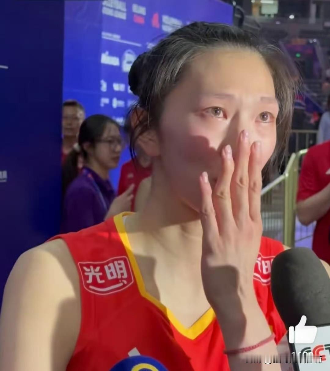 中国女排被大逆转，吴梦洁赛后再一次哭了，上一次对手同样是土耳其女排

与土耳其女