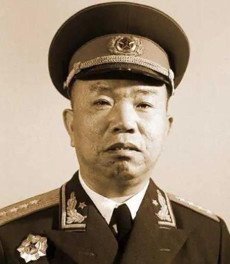 1952年，王树声在商店买东西时，突然感觉售货员有些熟悉，他想了想后，暗道：“当