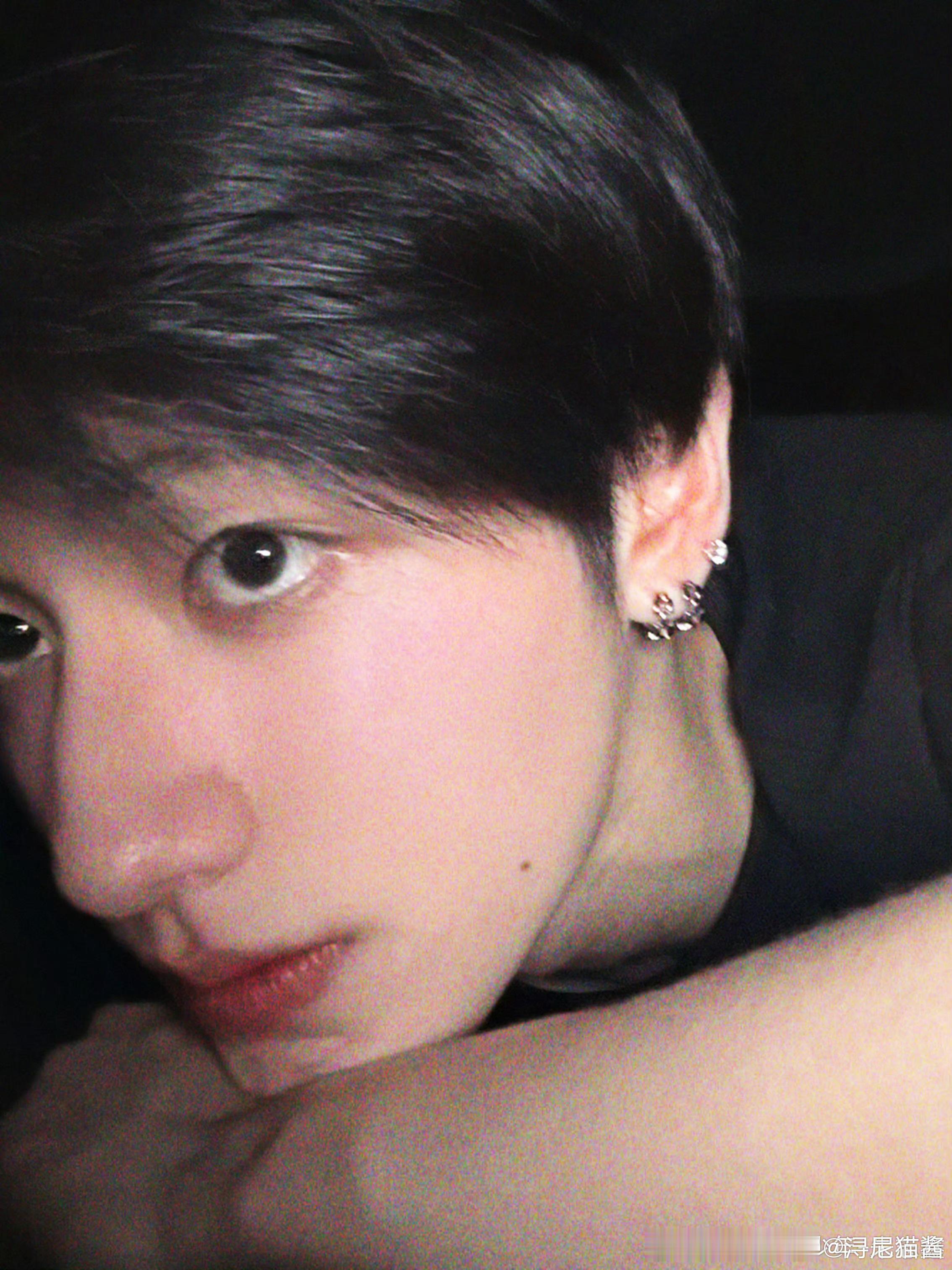 朱志鑫[超话]  清纯男大 ​​​