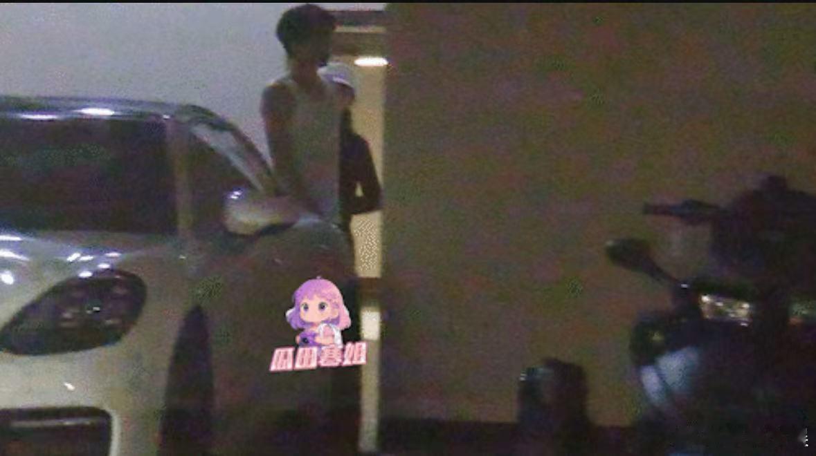 田栩宁牵着若若的手一起外出田栩宁牵若若的手外出田栩宁牵若若的手外出，分没分，[疑