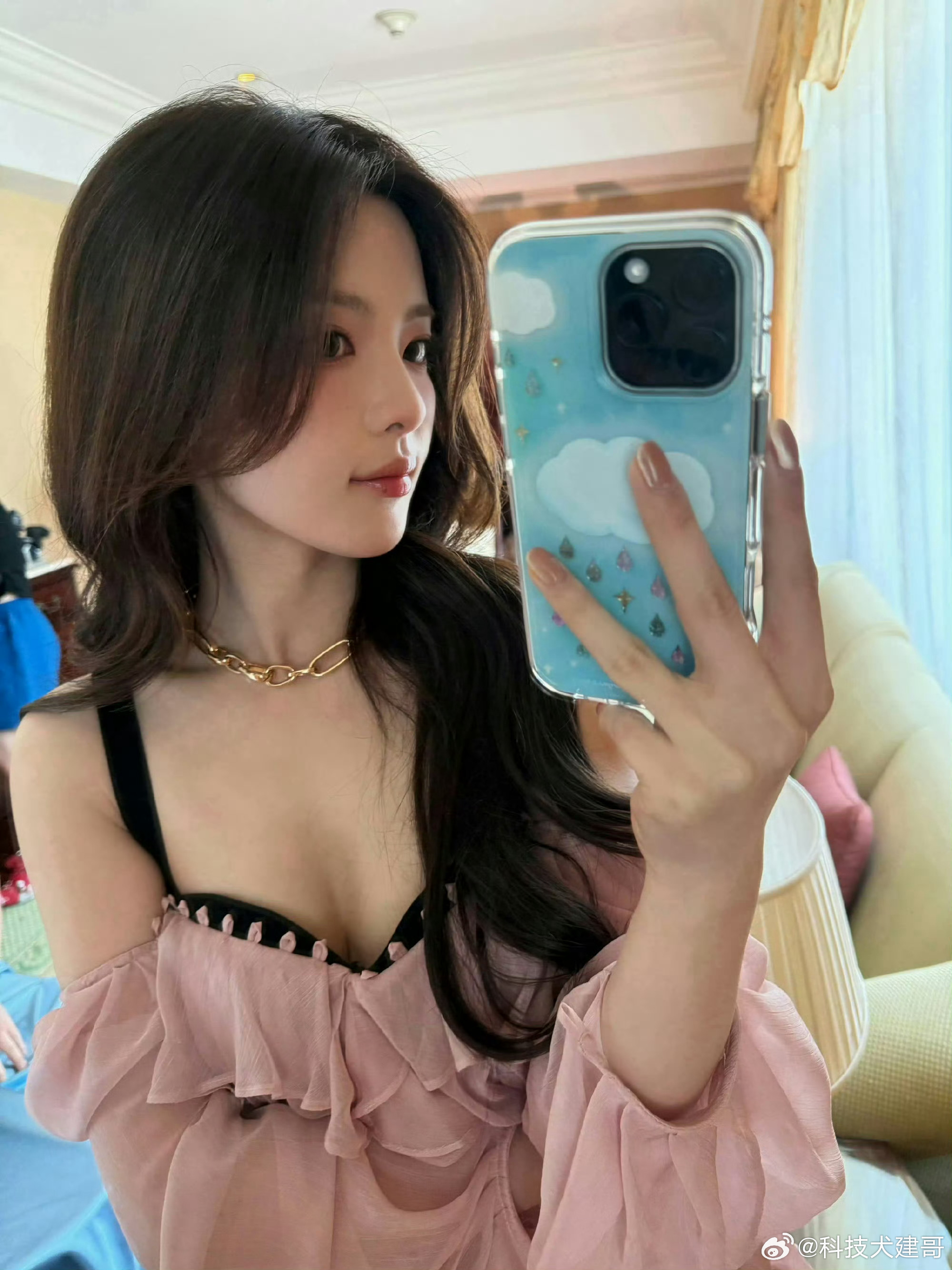 杨超越28岁生日大片28岁的杨超越 内娱第一锦鲤！ 