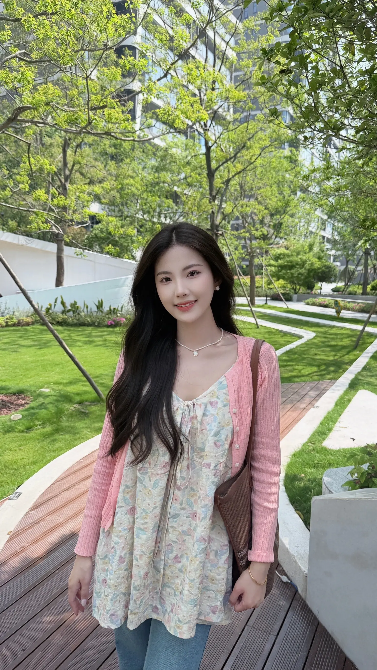 走在风中今天阳光突然好温柔