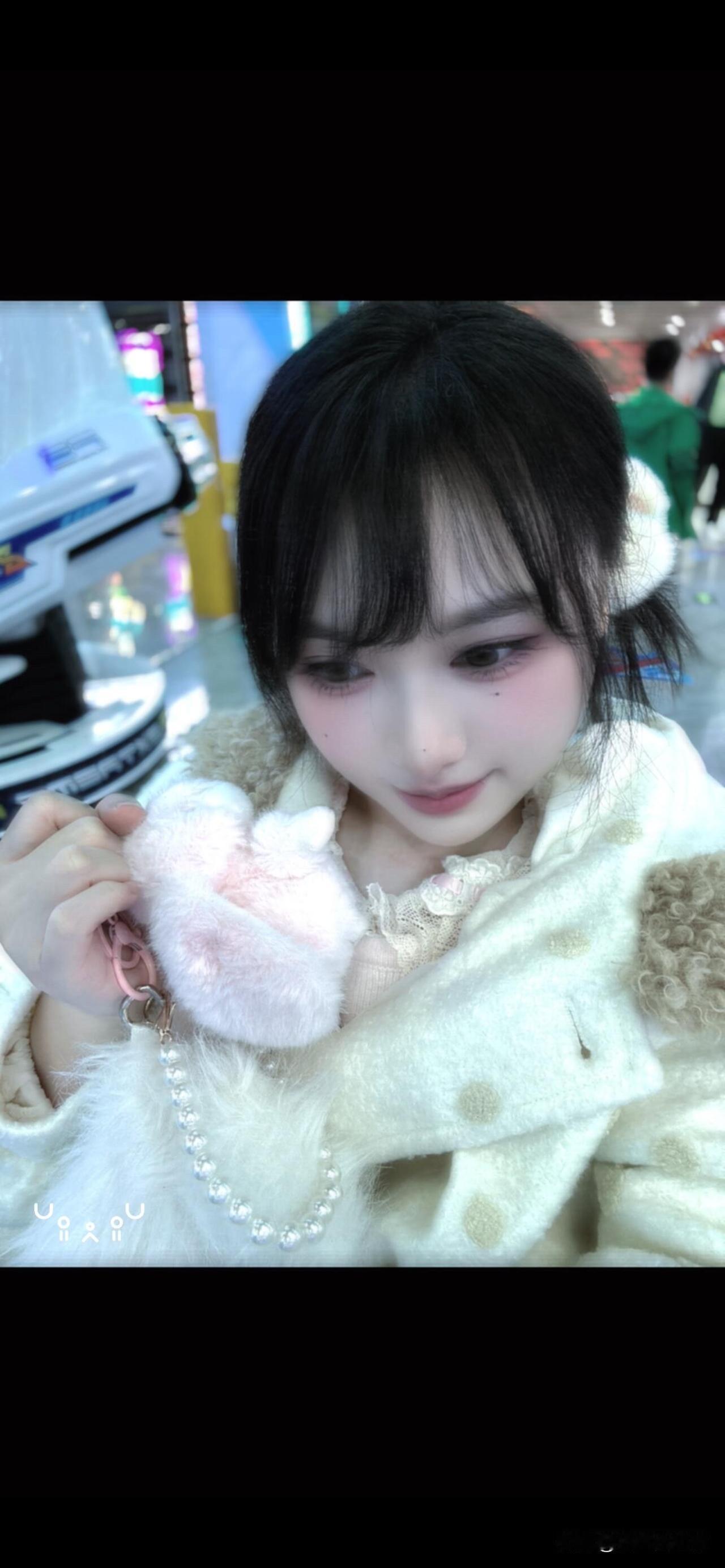 和对象vx语音通话的时候出现别的男人声音
我对象和我语音通话的时候，说早上八点多