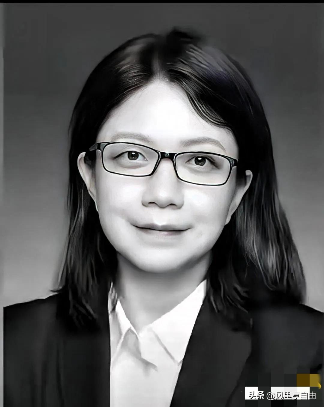 热搜上天天挂着
那些网红明星的烂瓜！
 
可咱们国家刚痛失了一张真正的“科技底牌