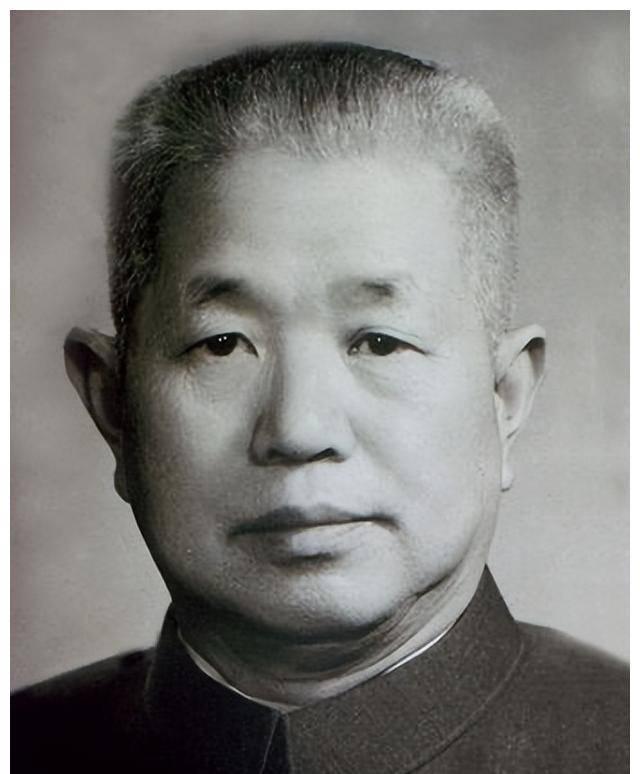 新中国成立后，第一代外交大使竟然都是身经百战的军人！像黄镇这样的老将，还曾提出离