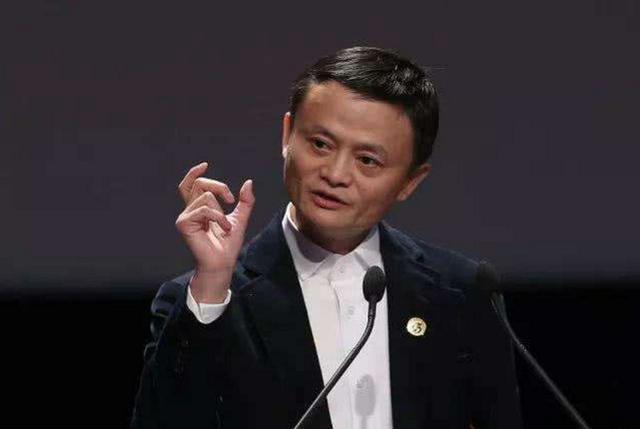 马云是杭州师范学院外语系英语专业毕业的，毕业后的第一份工作就是老师，还获得过杭州