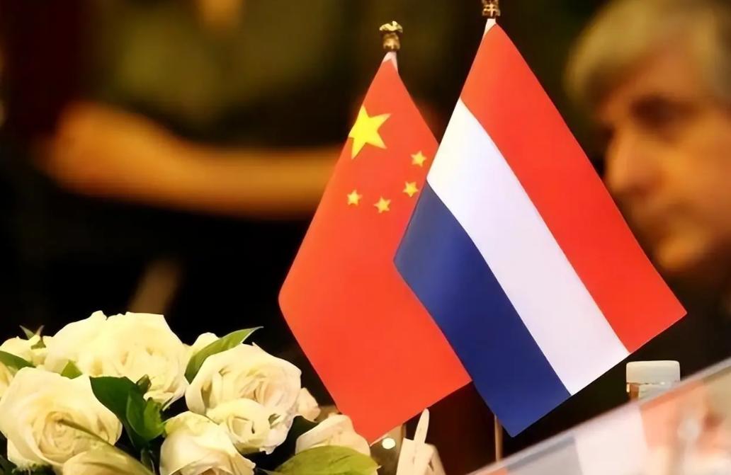 俄罗斯的死穴只有一个，就是中国，一旦中国稳固，俄罗斯的实力就难以被彻底击败。俄乌