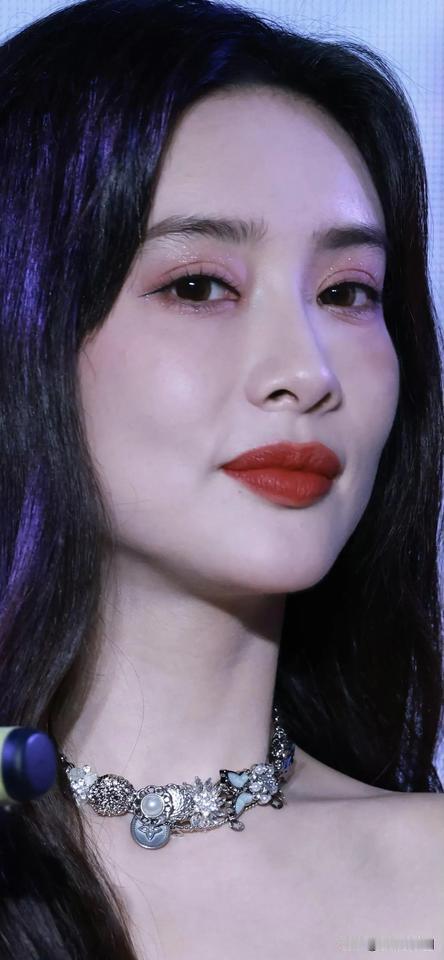孟子义感觉她少妇味道很重，当然是美少妇那种！以往印象里，她是青春活泼的邻家女孩。