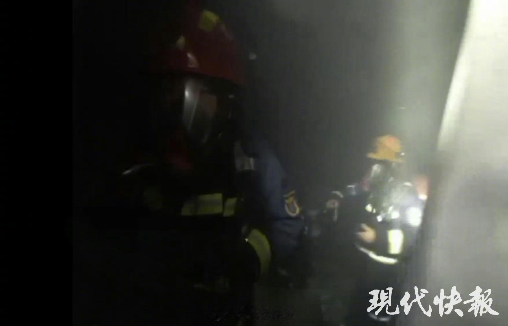 连云港消防回应火灾母女坠楼唉，大火无情，大家都要多注意防火，愿逝者安息！ 