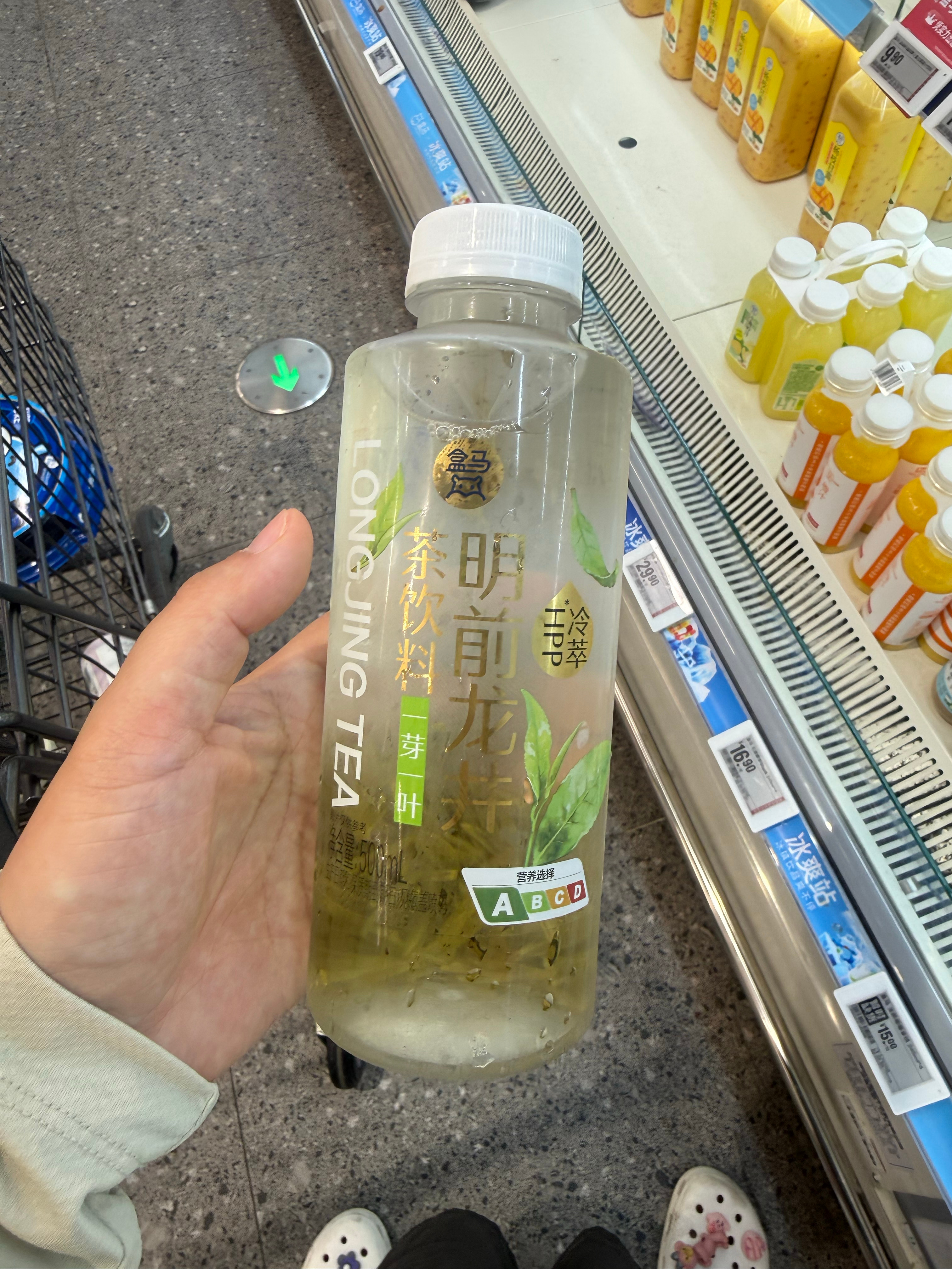 晚上天气不错骑着共享单车兜兜风盒马每次让我蛮惊艳的是他的自营果汁系列很喜欢他的苹