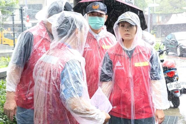 新竹暴雨酿灾　蓝绿白首长反应大不同
一场暴雨，不仅考验城市的基础建设与韧性，同时