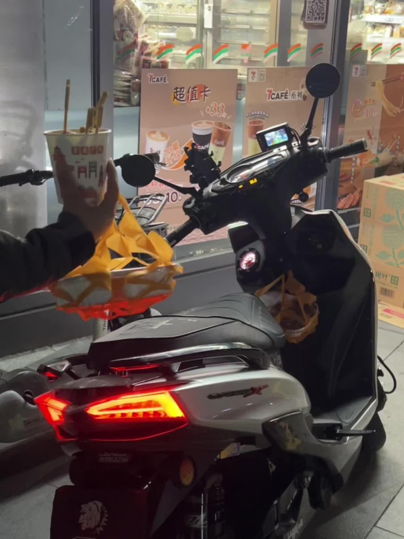 事情这么做不就是为了开心 何必吊死在一棵树上