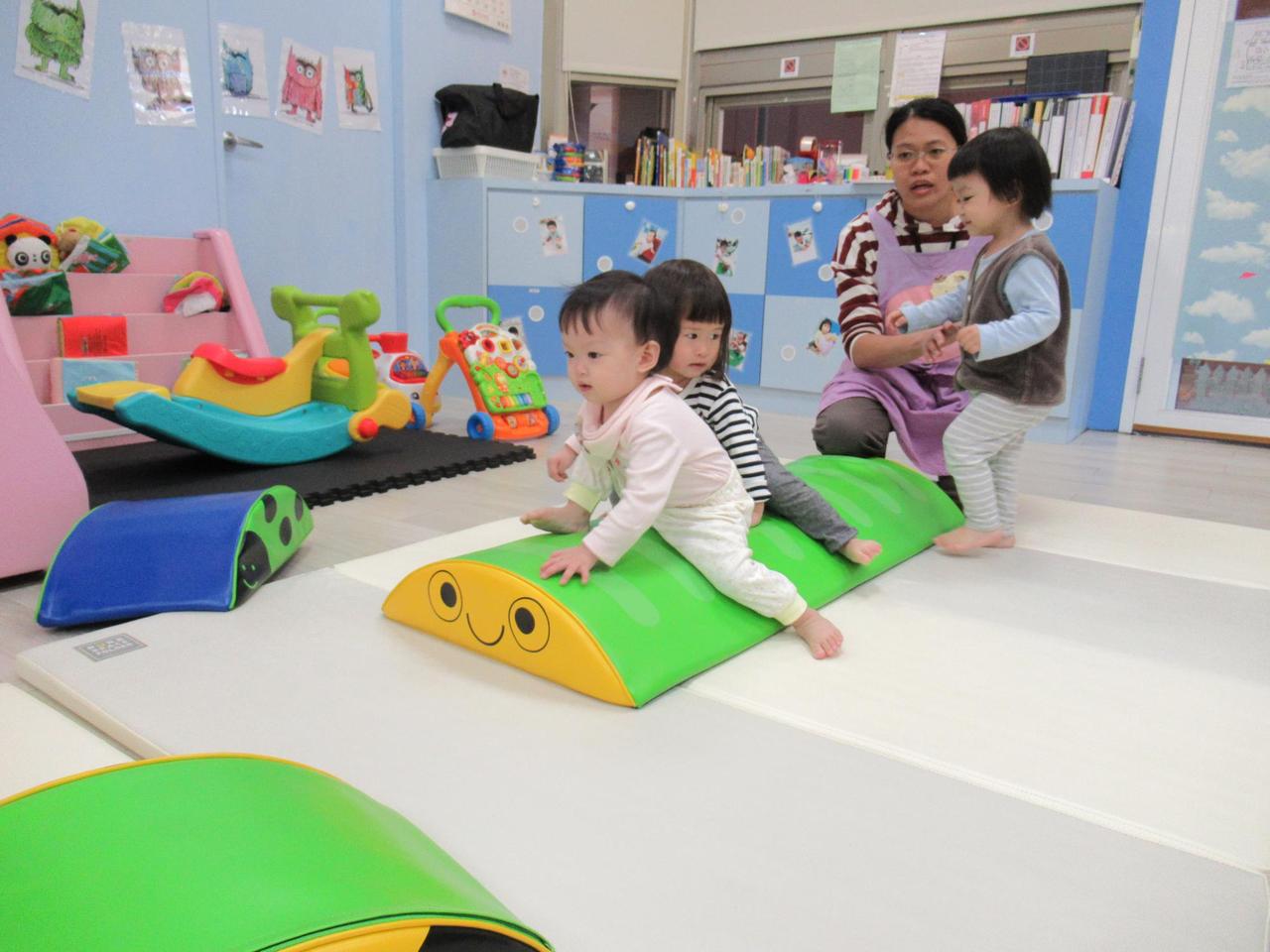 年轻父母带娃难将逐渐得到缓解，国家宣布开始大力发展托育，幼托一体化。
国家卫健委