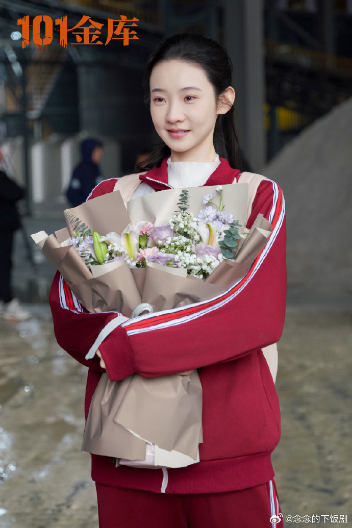 第一个让张艺凡穿校服的是天才第一个让张艺凡穿校服的是天才，张艺凡穿校服也太有元气