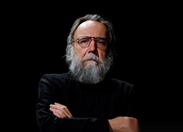 “千万别走普京当年在乌克兰的老路。”
这话不是西方政客在挑拨，而是被称为“普京智