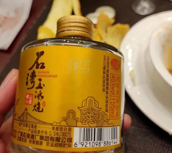 广东65岁退休大爷，领着3万的退休金却不喝茅台，反而是这4款酒天天喝！

第一款