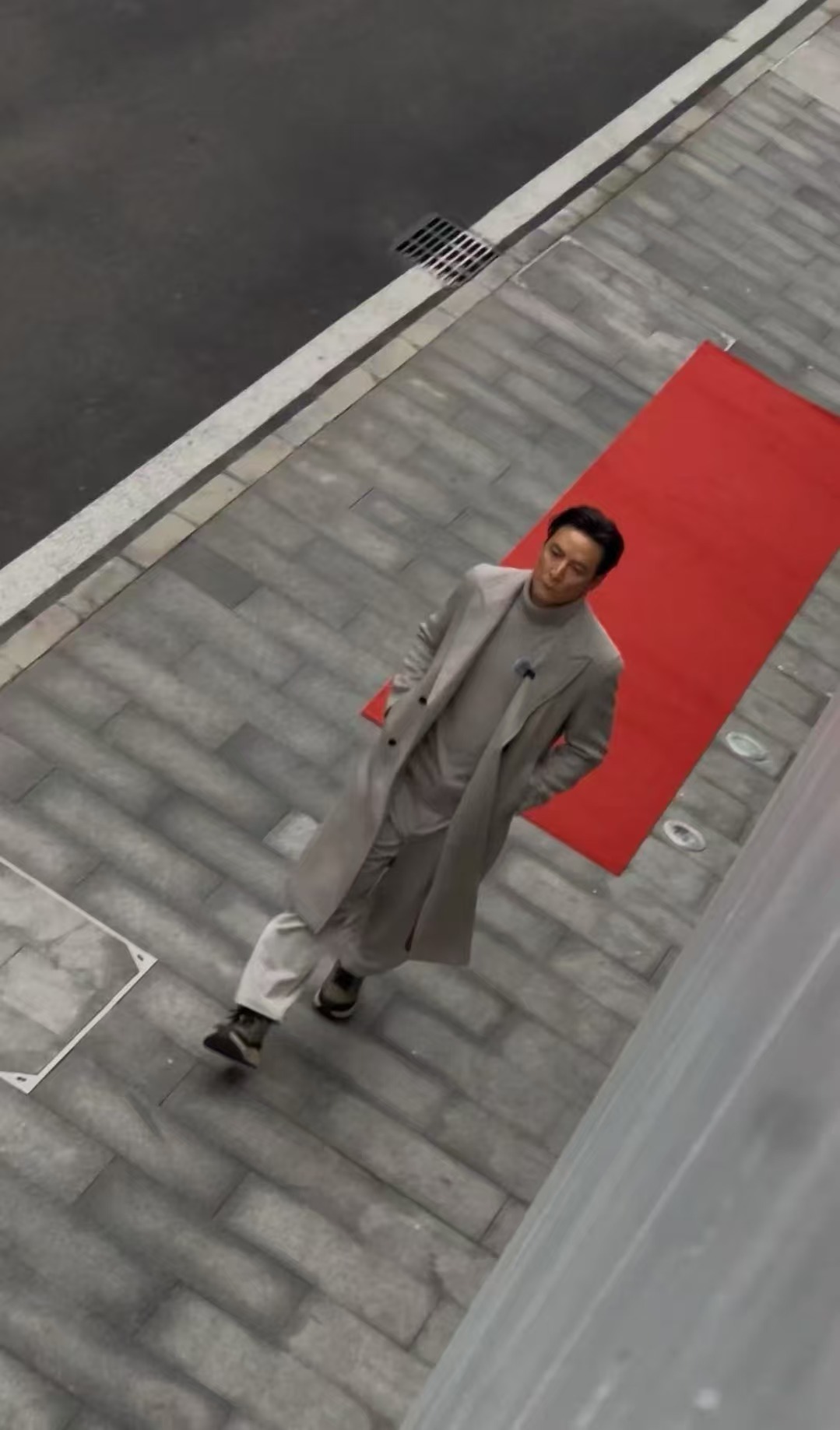 吴彦祖疑似用上小米新机雷军官宣小米17Ultra下周发布，据说与徕卡合作再升级！