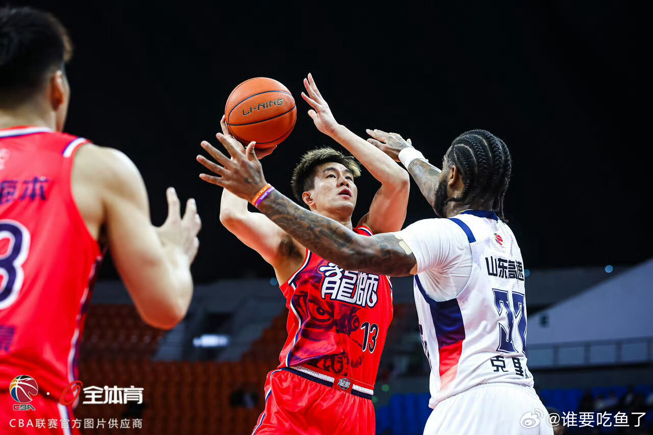 遭遇左膝前交叉韧带的郭艾伦，康复得需要多长时间，下个赛季还能看到郭艾伦打球吗？ 