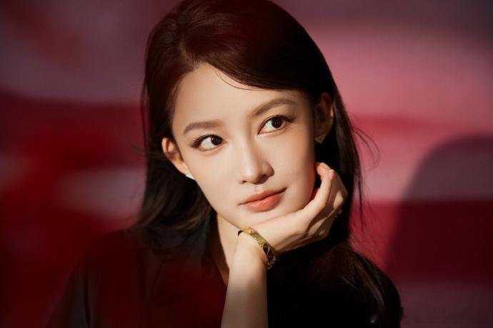 李沁以赤诚用真心迎接新春李沁新春照 李沁以赤诚用真心迎接新春，李沁新春照来袭，好