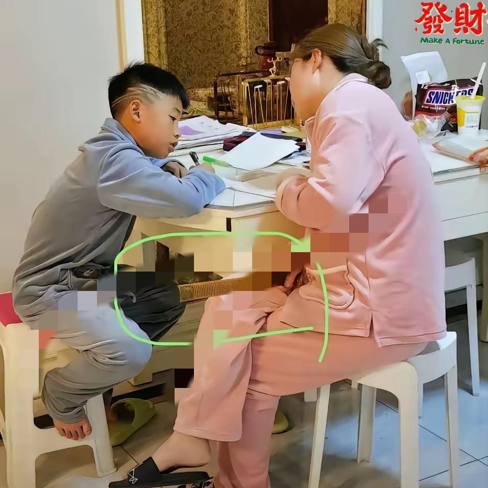 反差拉满！赛场上霸气怼外将的孟新艺，回家被戒尺治得服服帖帖
 
全网被孟新艺写作