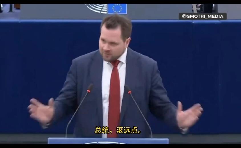 “总统先生，滚远点！”
     特朗普强行索要格陵兰岛之举，已令全世界为之震惊