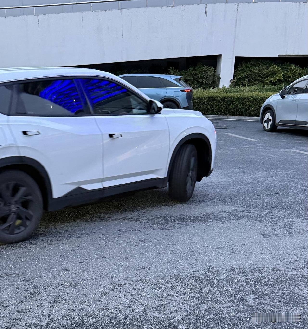 干了30多年工地，
如今开网约车，每天到凌晨”
一上车我们就聊上了，
我问“师傅